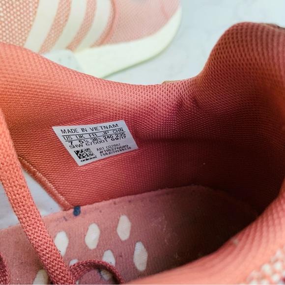 Adidas Womens NMD R2 in Ash Pink | Size 7 - Picture 7 of 7
